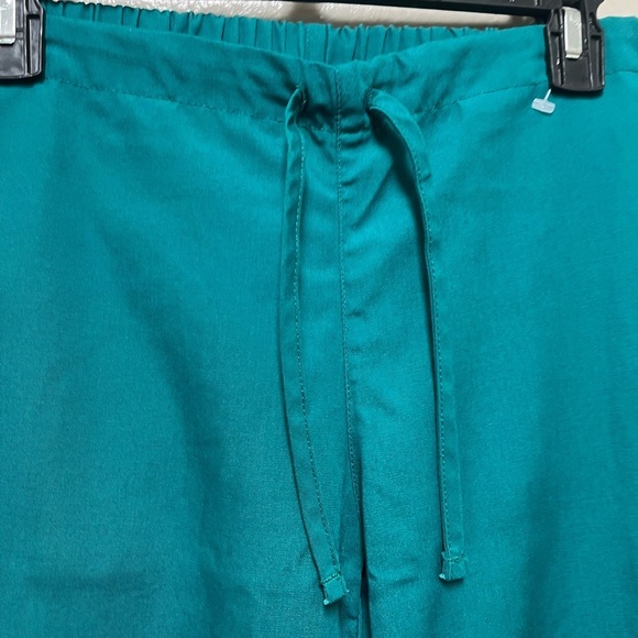 “SET” top and pants Cherokee. New with out tags 🏷️ - Picture 9 of 15